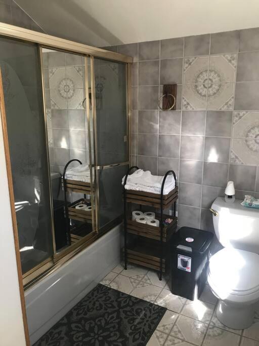 Cheerful 2-Bedroom Cottage Near Eagle Lake スーザンビル エクステリア 写真